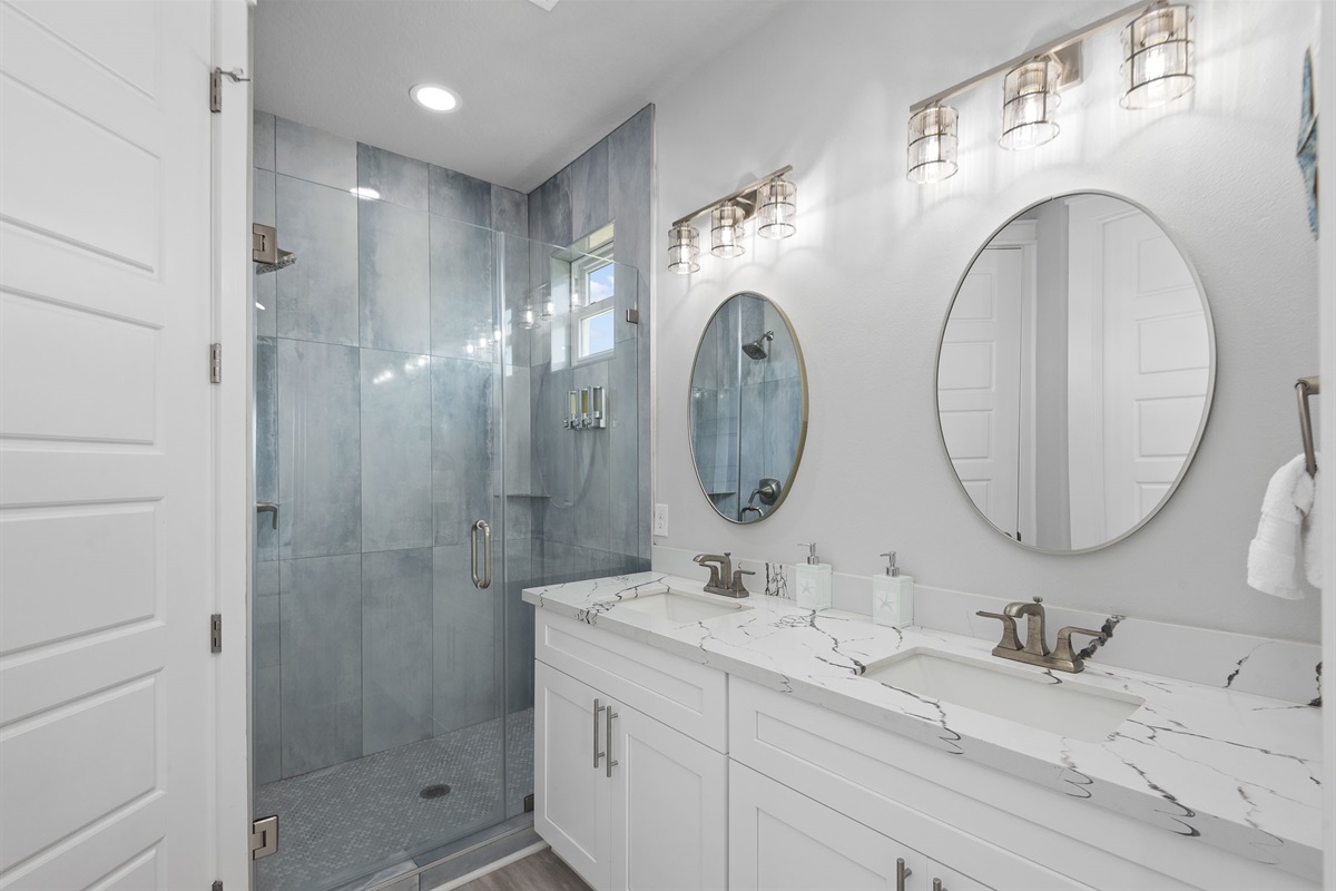 8b81fb4798e347bd9c5594645e9c9c11 Large | Beachhouse | Texas | TX | Vacation Homes | Galveston | Crystal Beach | Kokomo | Breezy Days | Beachfront Elegance | Sunrise Serenity | Southern Sands Property Management, LLC