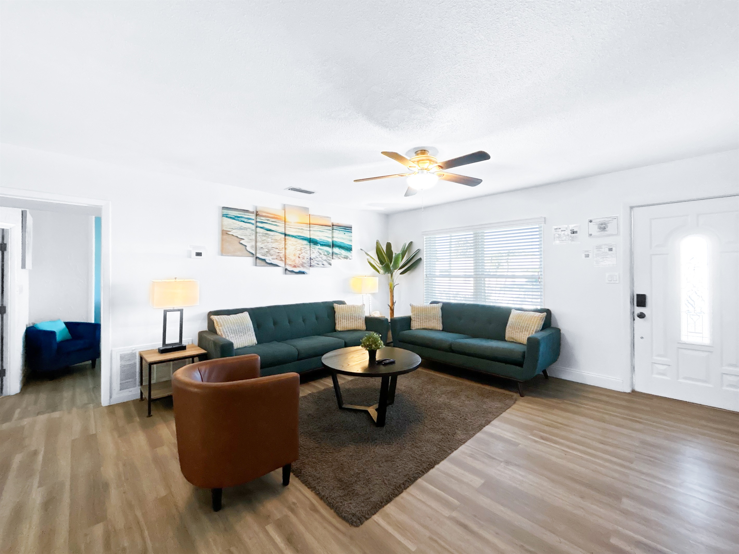 🛋️ Cozy living room for movies + downtime