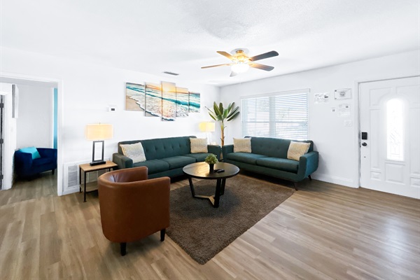 🛋️ Cozy living room for movies + downtime