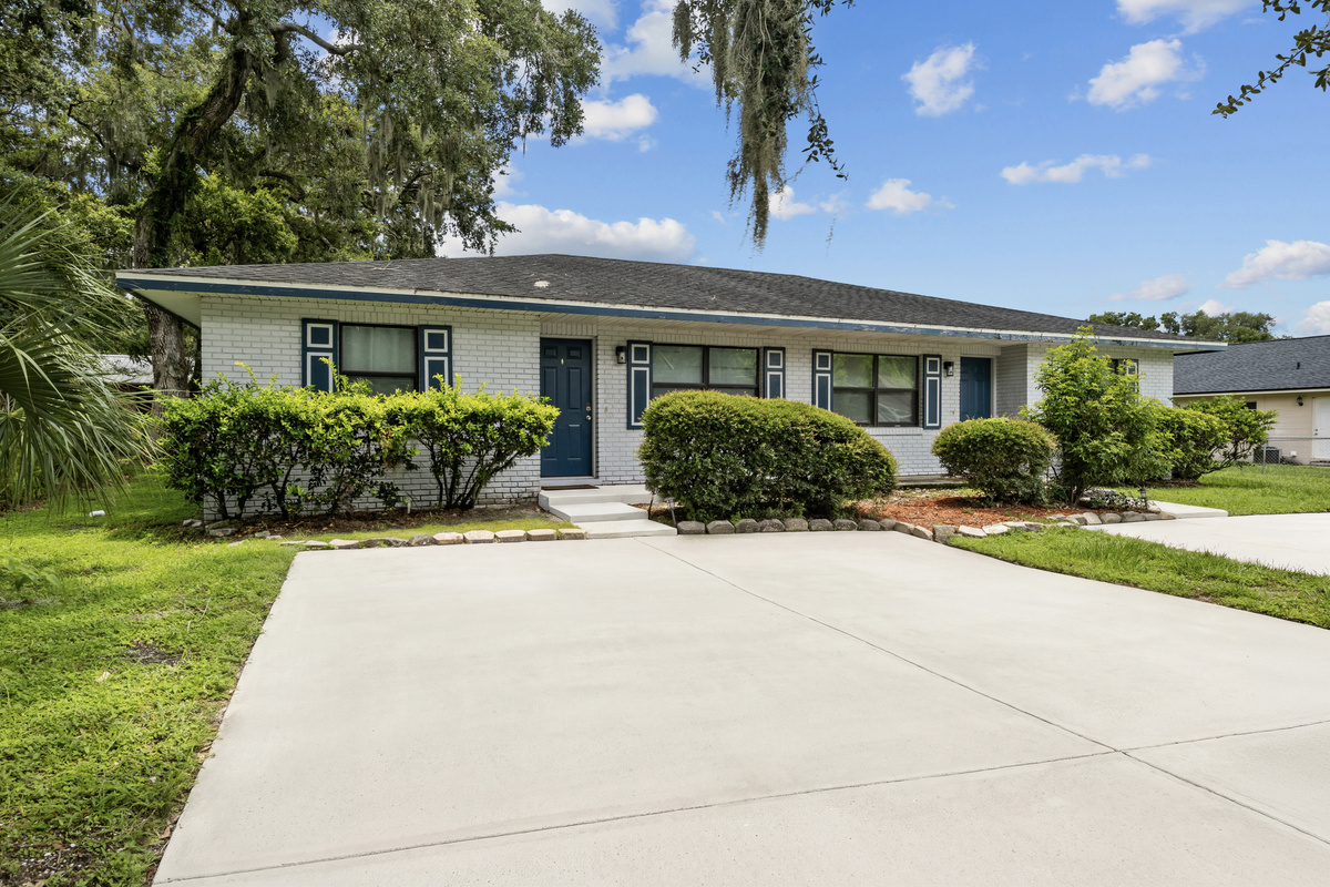 Left unit & driveway only. Inquire if you'd like to learn if both units might be available.