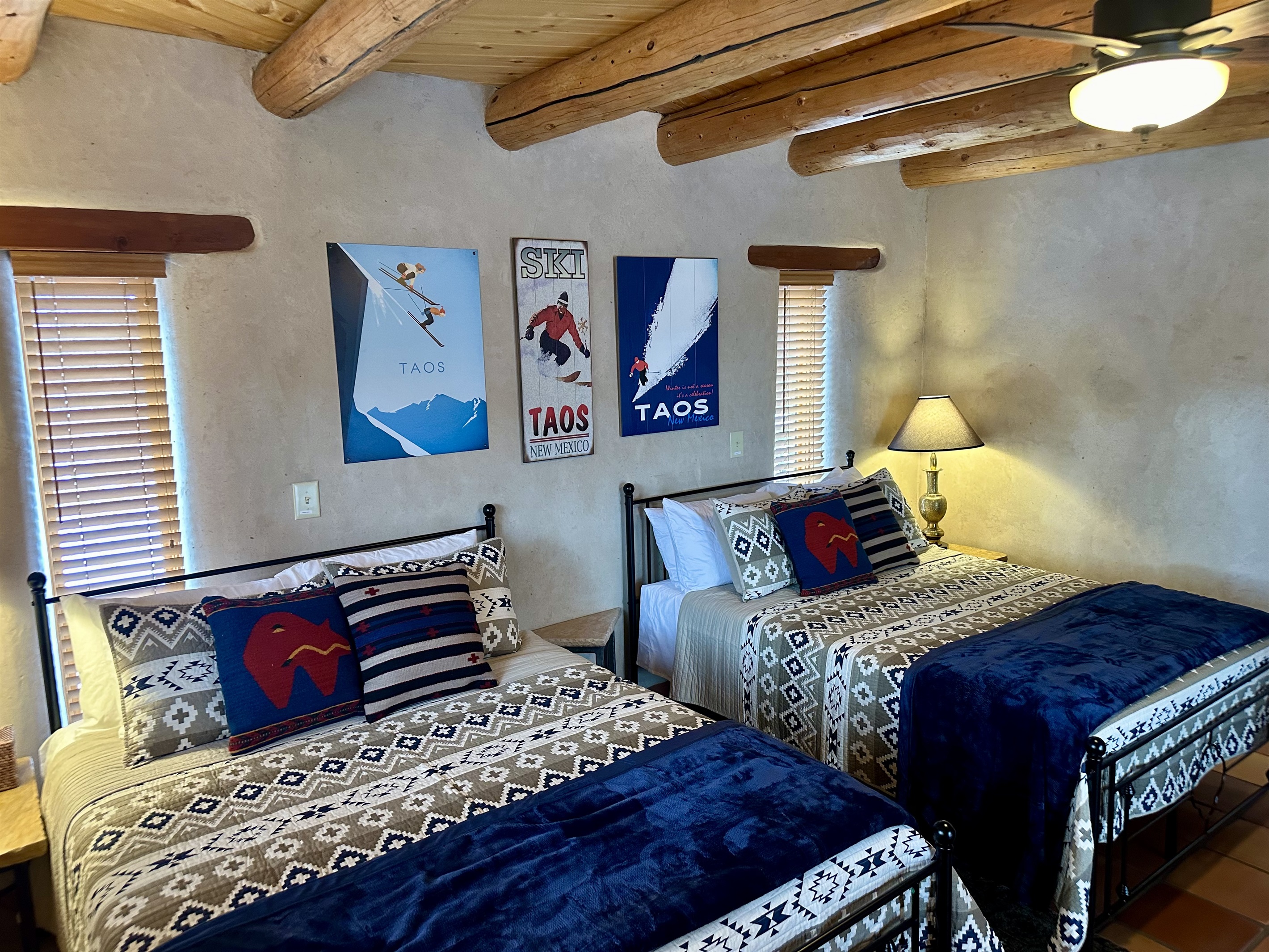 Queen bedroom/Ski Room