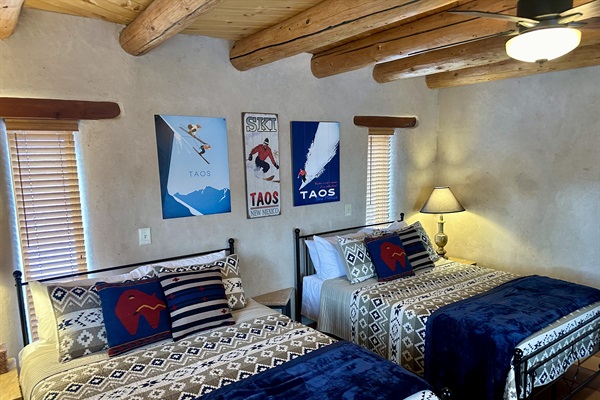 Queen bedroom/Ski Room