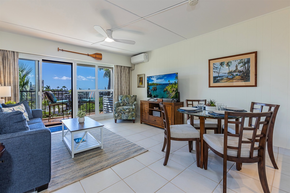 Screened Sliders Allow Ocean Breezes In