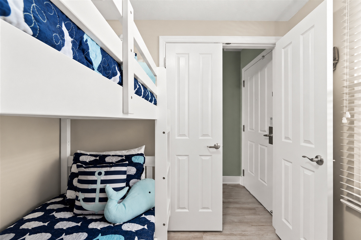 Both Beds w/ Memory Foam toppers - TV w/ Amazon, Netflix and YouTube TV