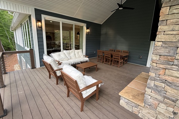 Upper level deck seating area