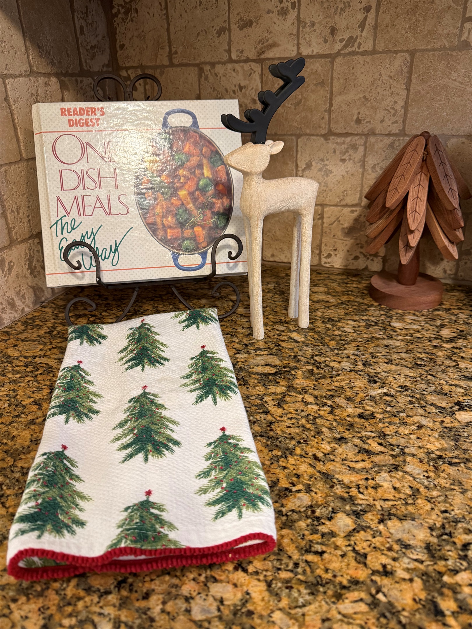 Cute kitchen towels too!