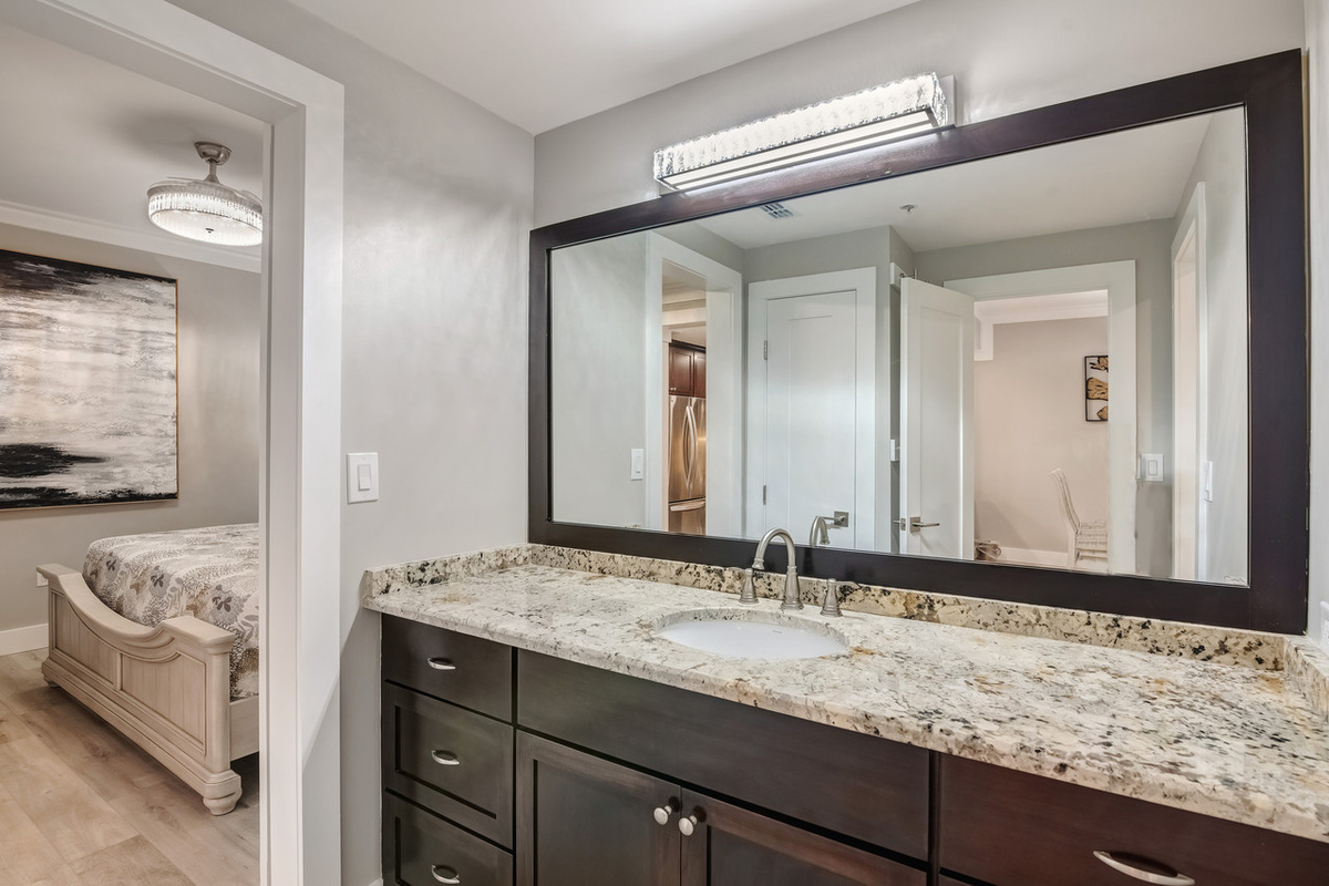 Guest ensuite bathroom