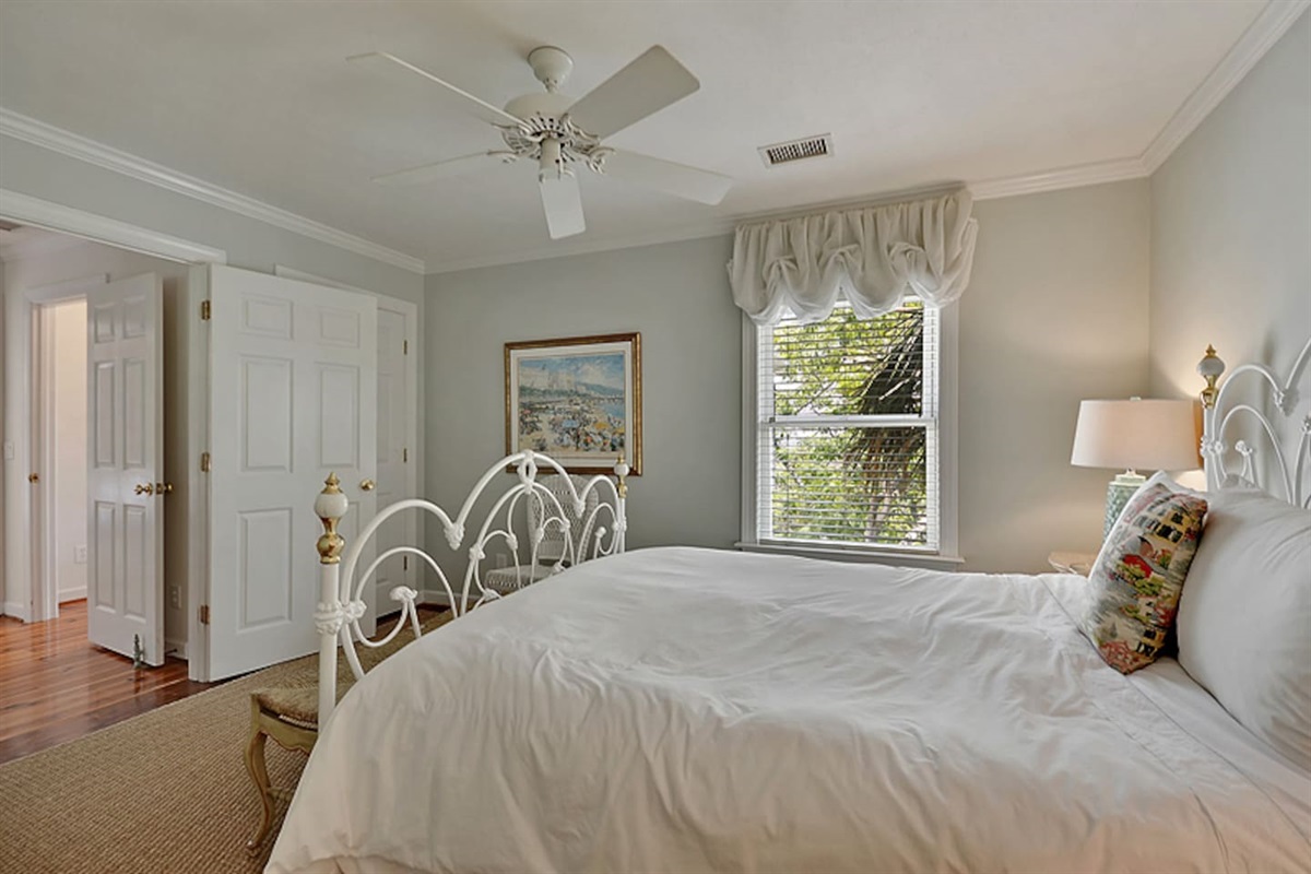 Bedroom 3 (Queen Size)