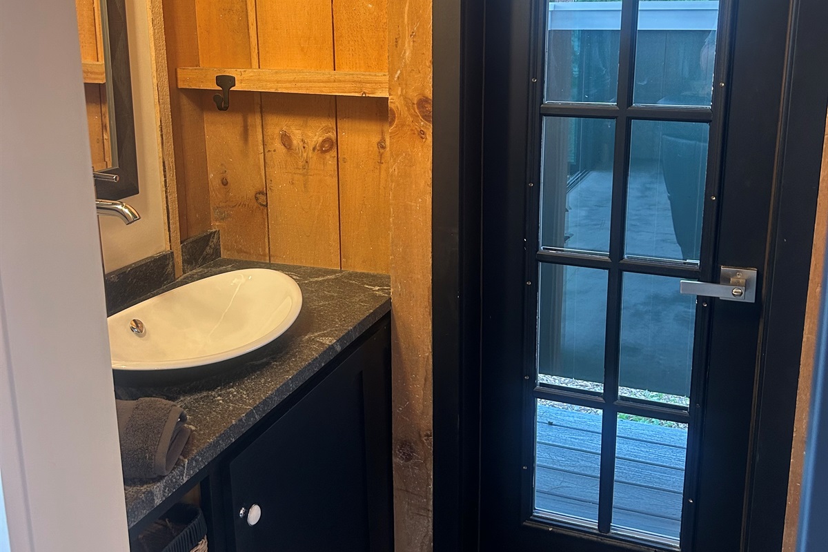 2 Bunk House 3/4 Bath With Private Outdoor Shower