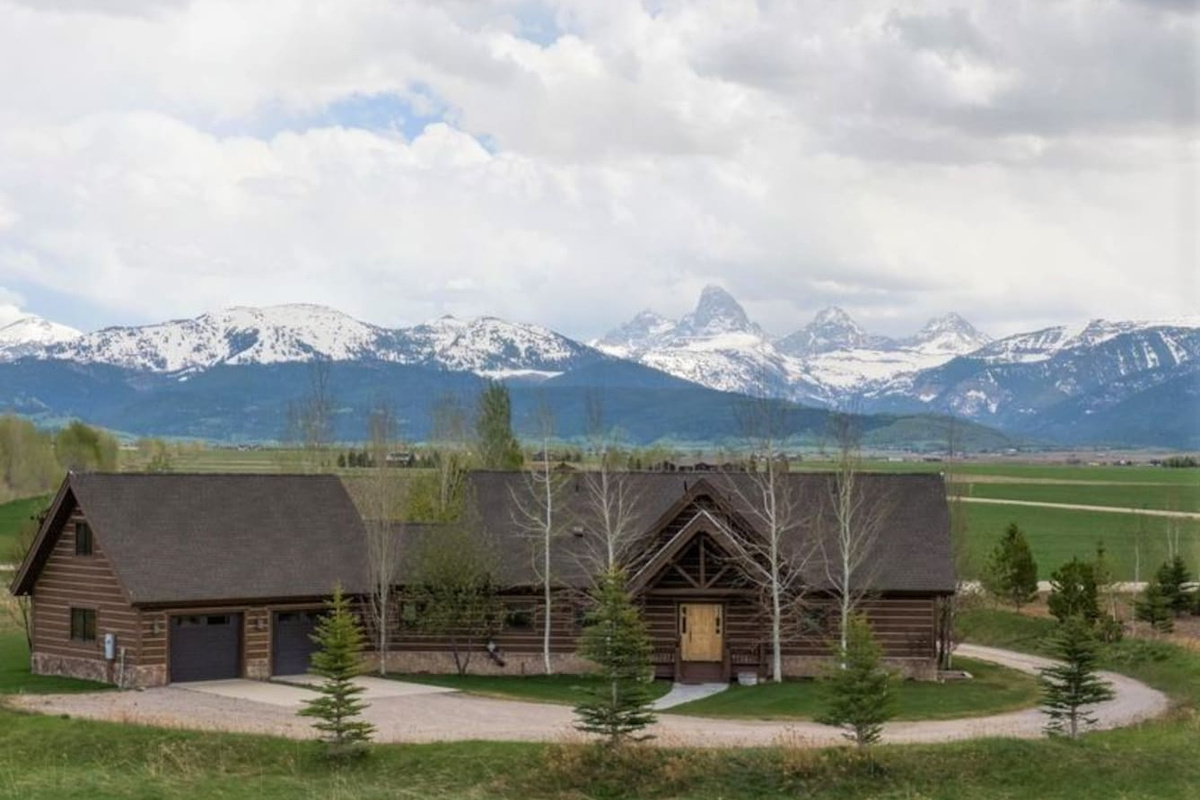 Early spring is an ideal time to experience the region, with peaceful hiking trails, incredible opportunities to see wildlife, and a vibrant food and brewery scene in Driggs, Victor, and Jackson Hole!