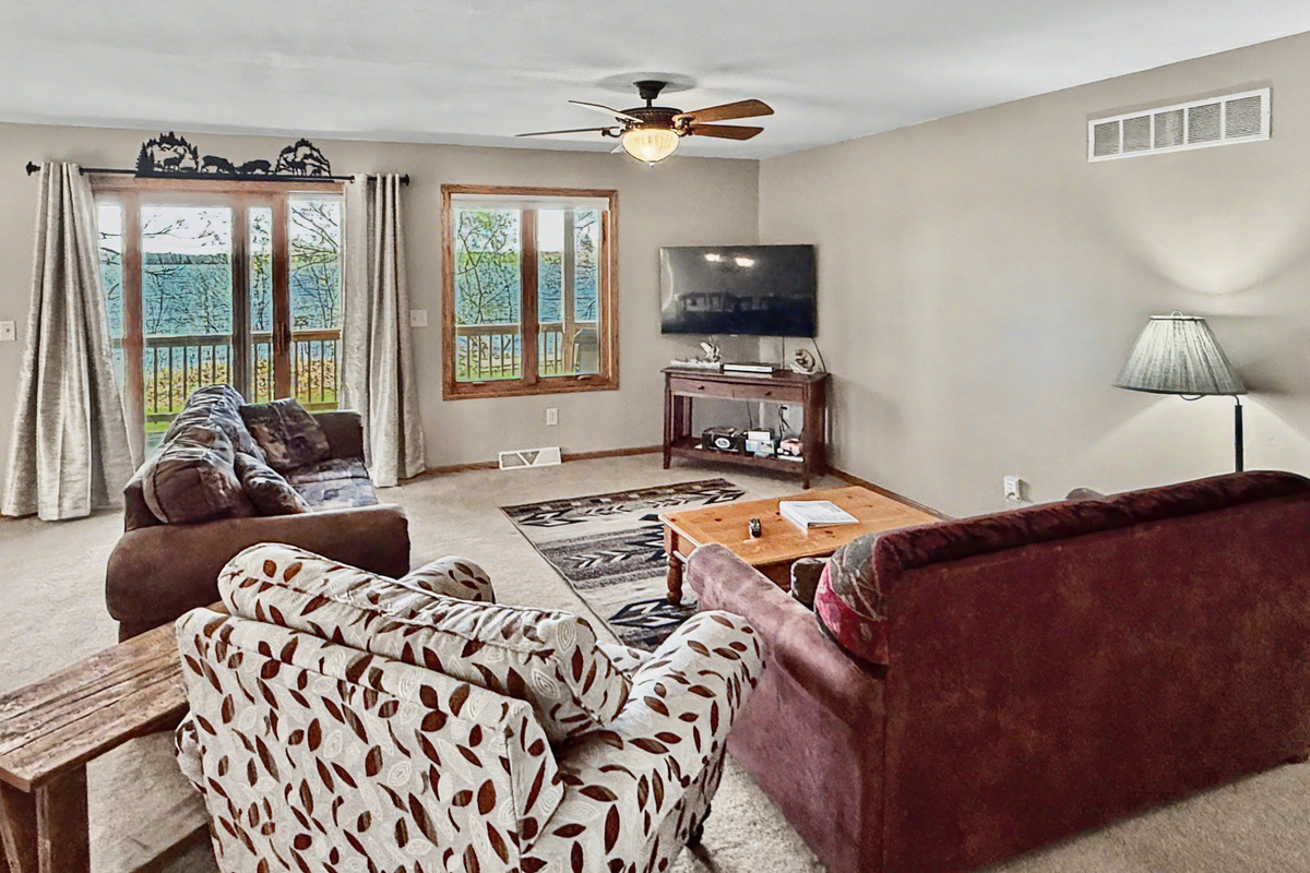 Living Room - Lower Level with TV