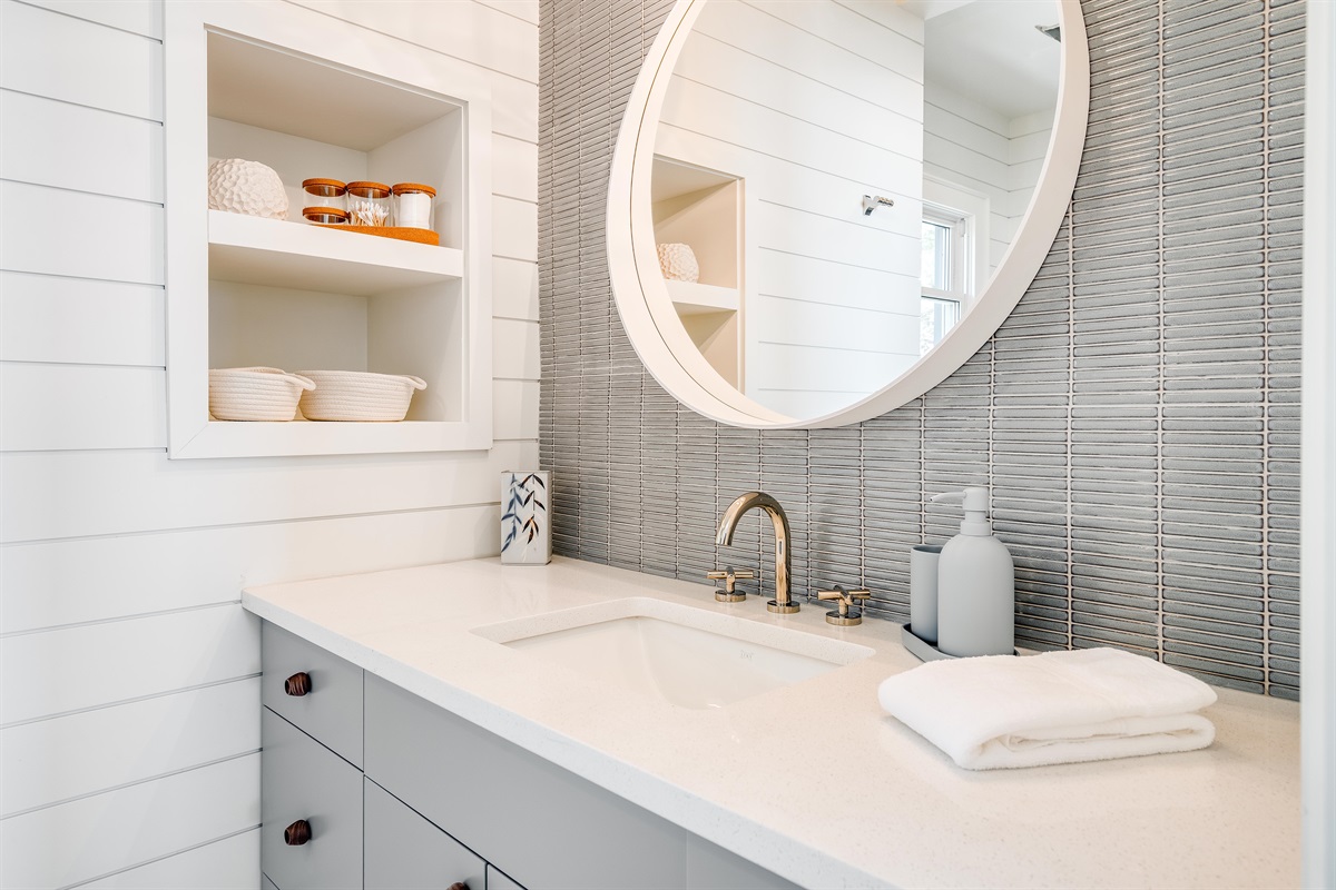 Master bedroom ensuite bathroom.