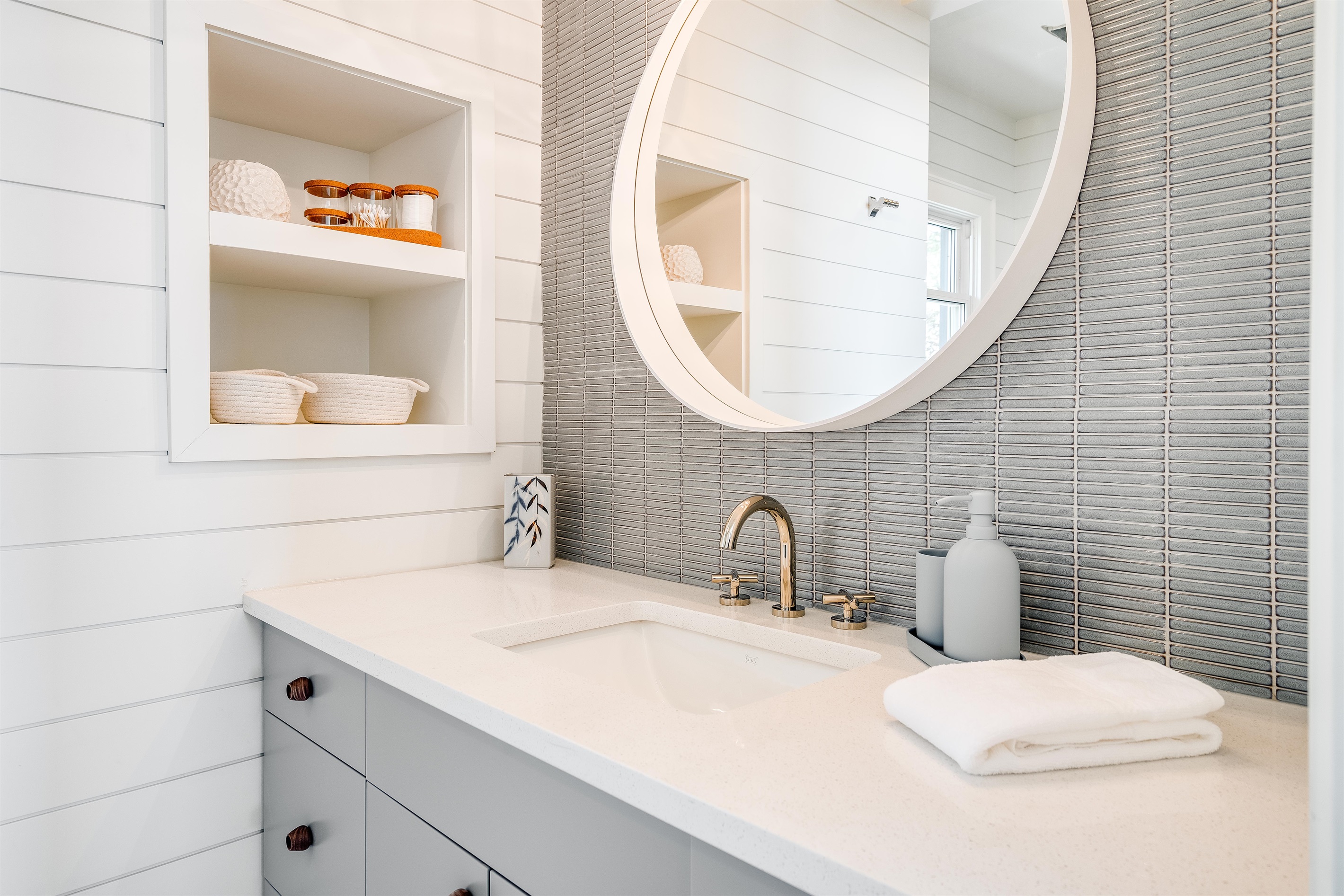 Master bedroom ensuite bathroom.