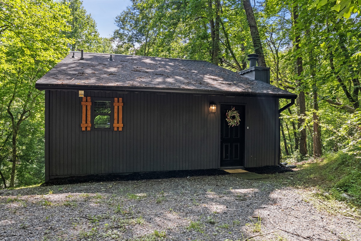 Front entrance of Creekside Chalet