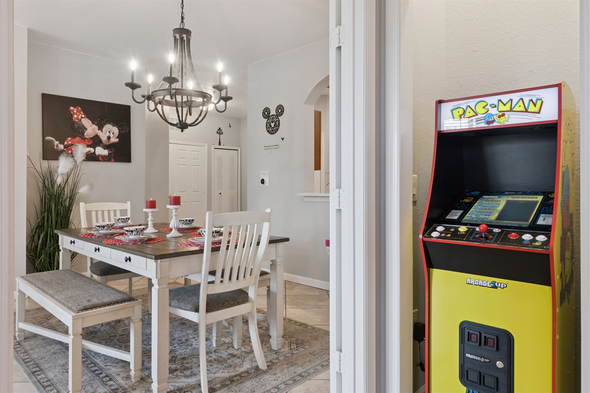 Private arcade with 14 retro games – Pac-Man, Galaga & more!