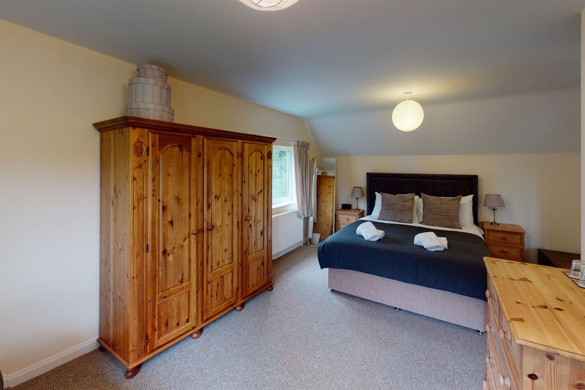 Master bedroom with kingsize bed