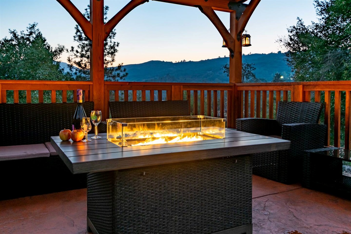 Gas fire pit