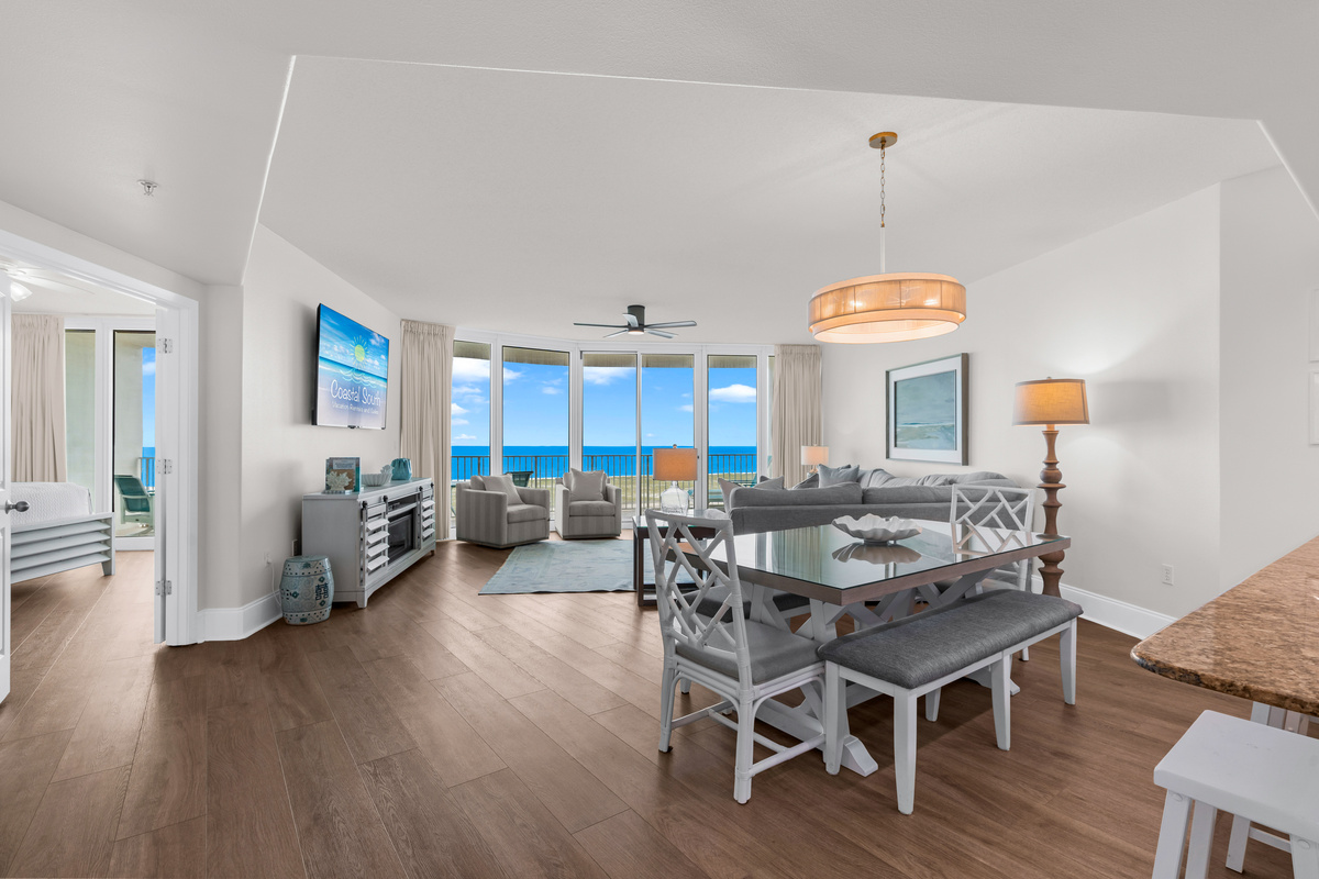 Living Room/Dining