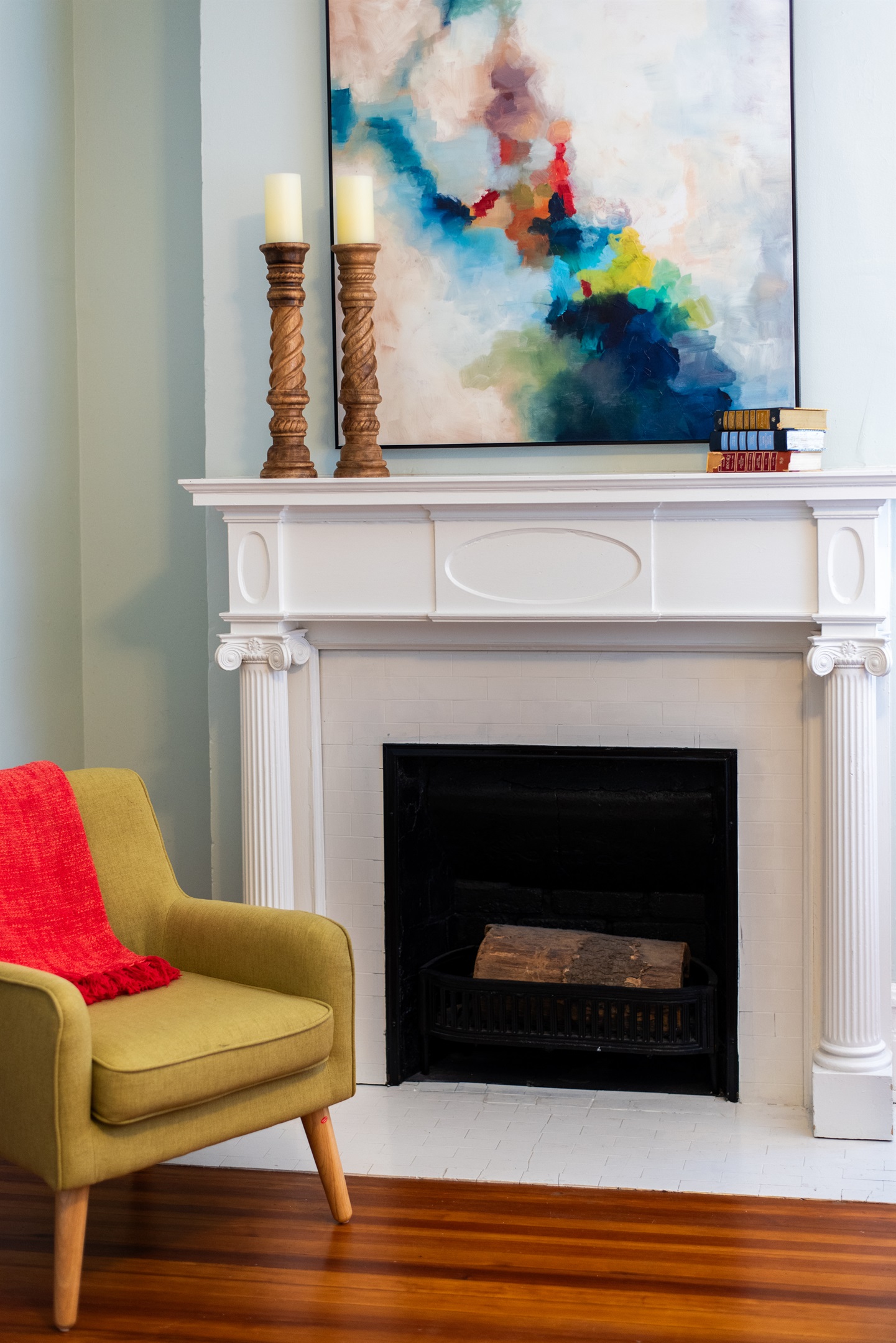 Snuggle up by the decorative fireplace in this cozy corner on the Bourbon Trail in Louisville’s Highlands! With vibrant art and a comfy chair, it’s perfect for relaxing after distillery tours.