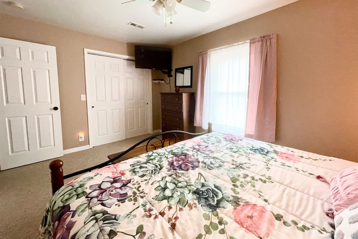 Master 1st bedroom has King Bed, cable tv and a view of the lake
