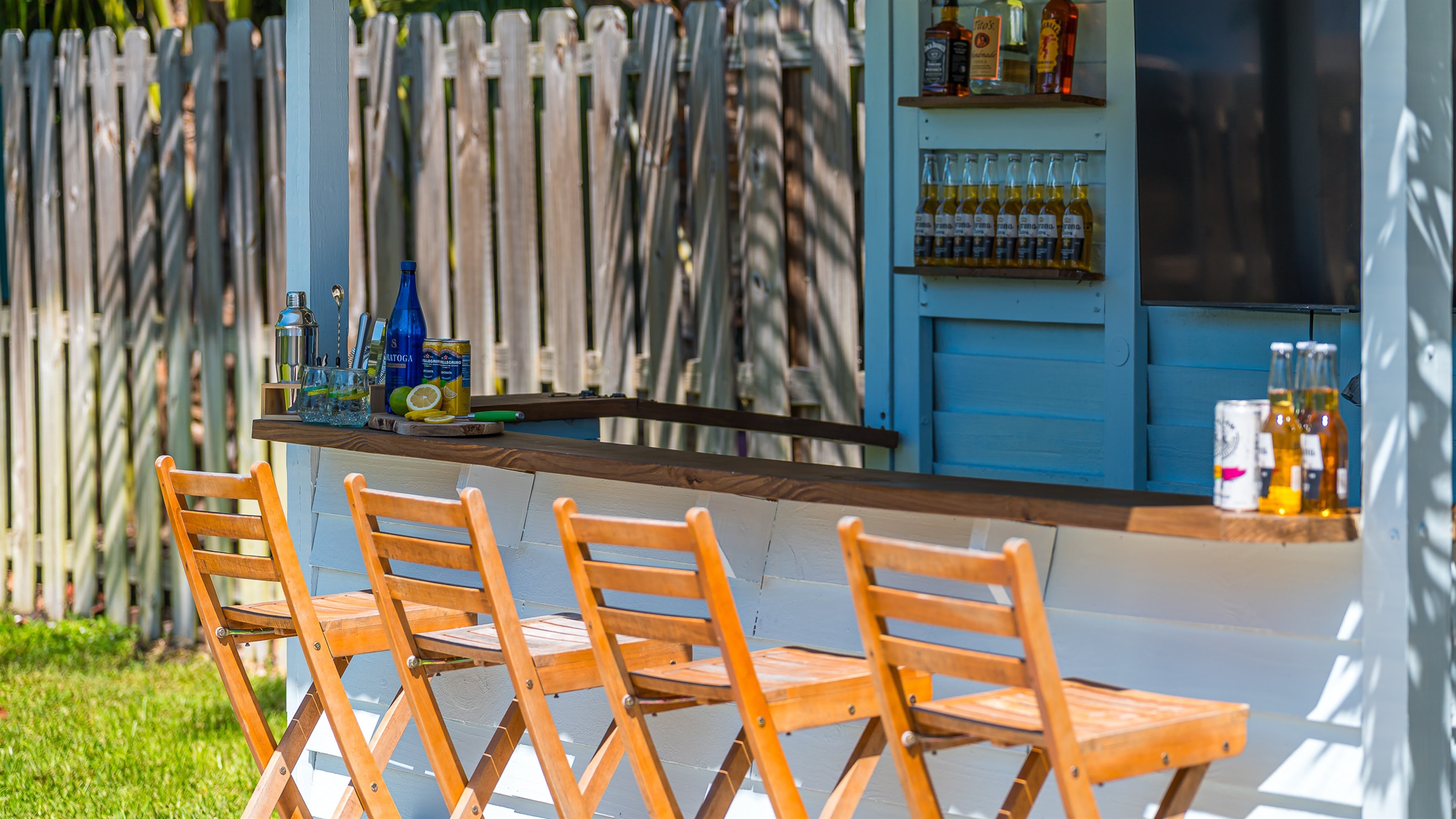 Sip cocktails and enjoy the laid-back vibes at your private outdoor tiki bar, complete with bar seating and a mounted TV. It’s the perfect spot to mix drinks, watch the game, or gather with friends under the Florida sunshine.