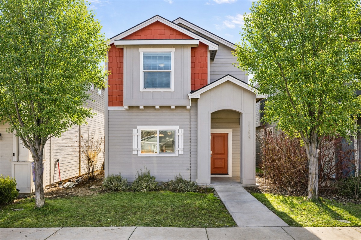 You'll love this adorable row home on a quaint and quiet street!