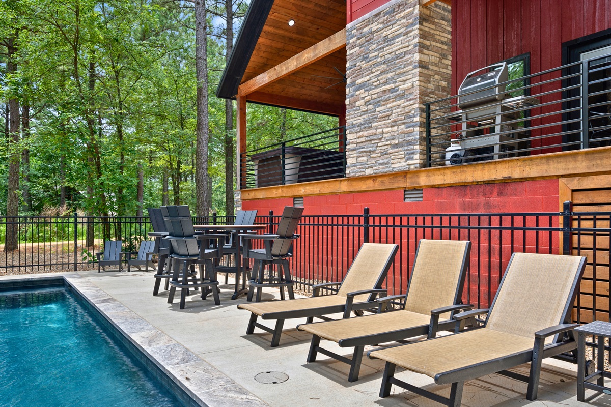 Poolside perfection! Soak up the sun by the new build with space for everyone to kick back in style.