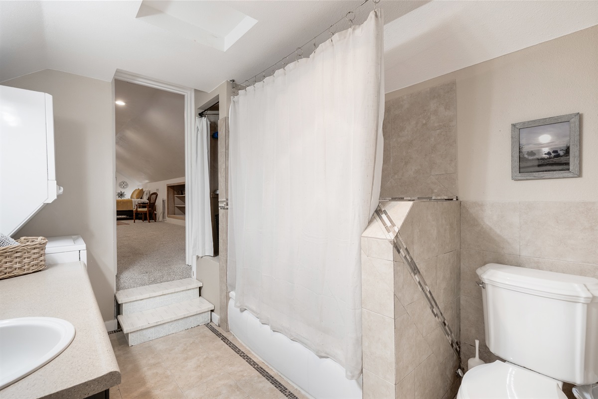 Full size bathroom opens to bedroom
