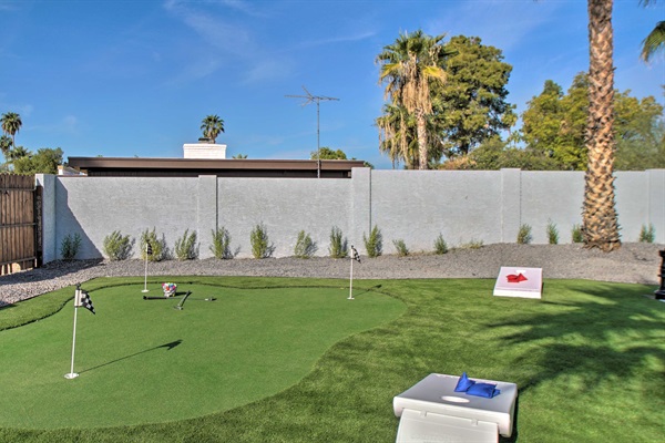 Private Yard | Putting Green | Yard Games