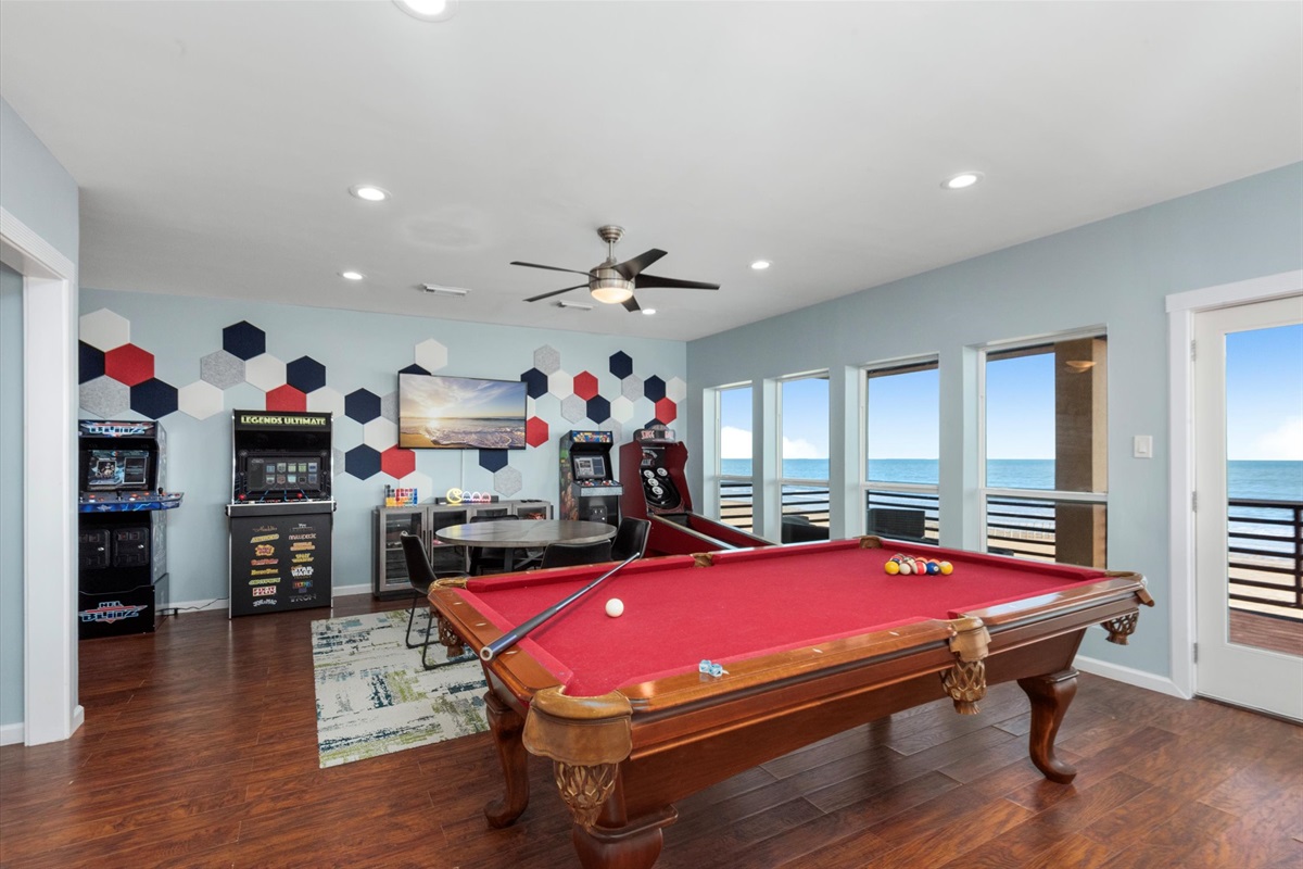 8c1d216bd1364d4ea92cb87c043b7170 Large | Beachhouse | Texas | TX | Vacation Homes | Galveston | Crystal Beach | Kokomo | Breezy Days | Beachfront Elegance | Sunrise Serenity | Southern Sands Property Management, LLC