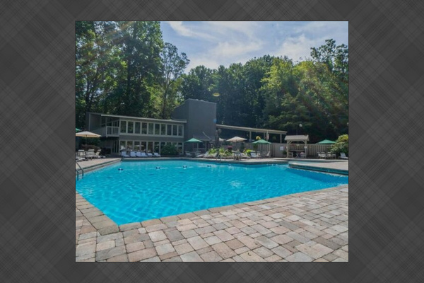2nd resort pools free to guests