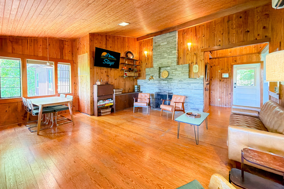 Spacious living and dining area