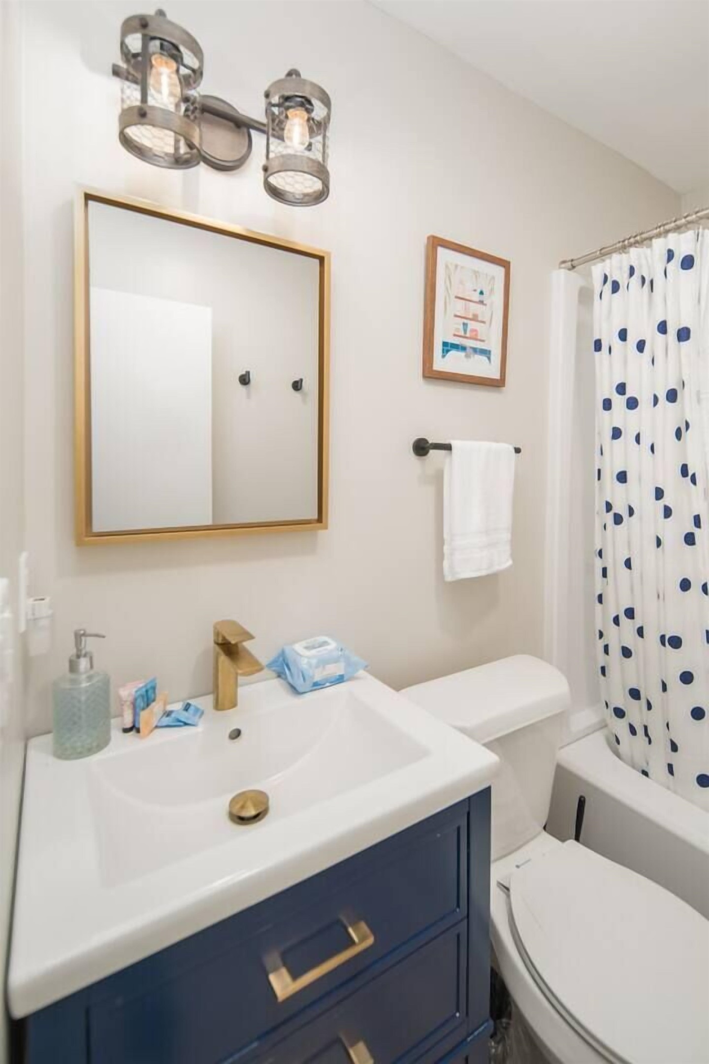 Unit 1: Full Bath (1 of 3) Bed & Bath Linens Provided