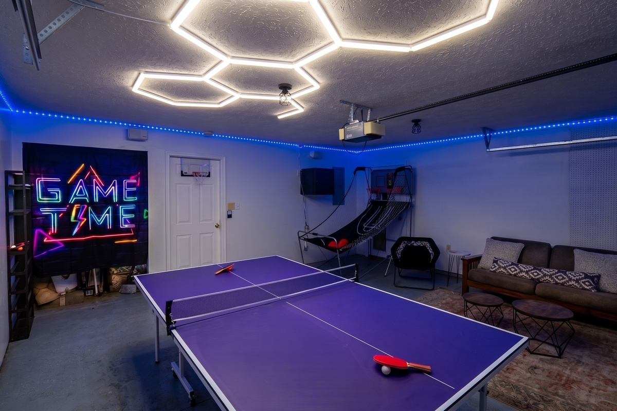 The kiddos can enjoy playing ping pong and basketball in the garage.