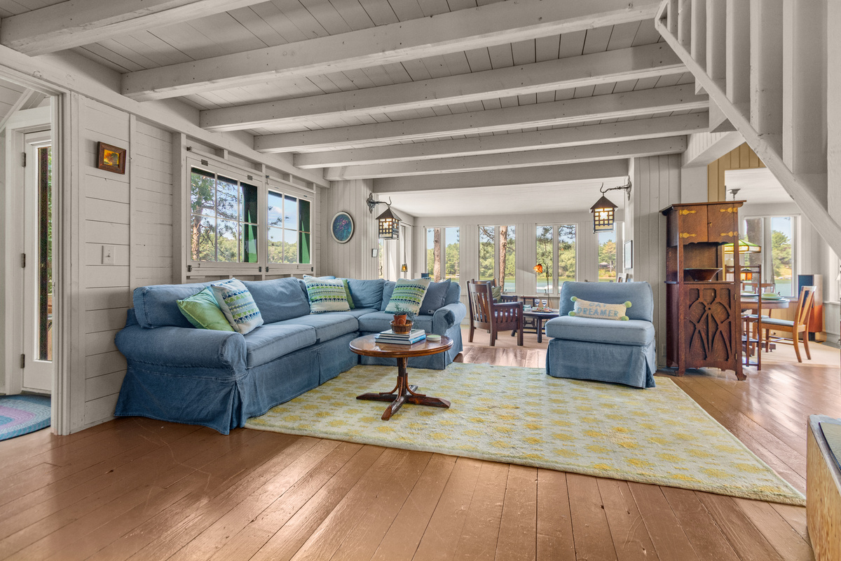 With an open, spacious layout and plenty of comfortable seating, everyone can relax together while still enjoying their own space and beautiful lake views.