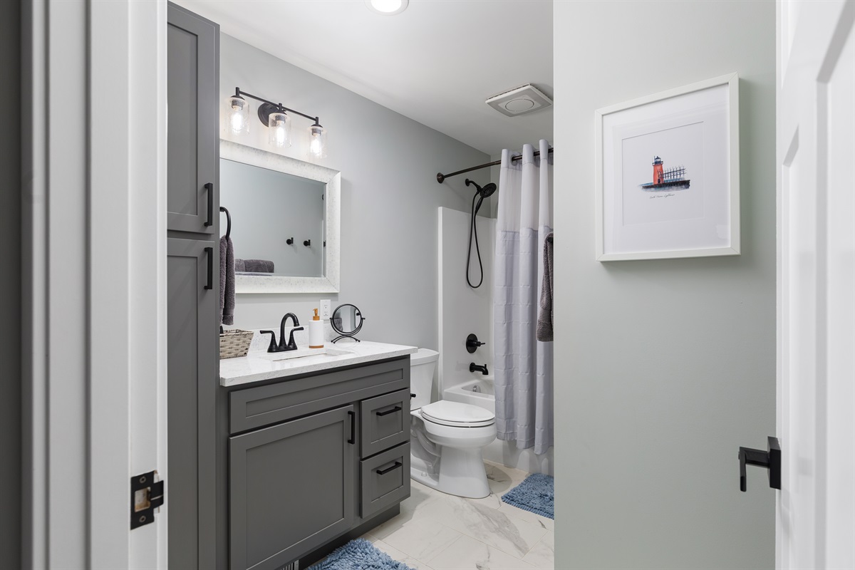 2nd full bathroom upstairs, bath/shower