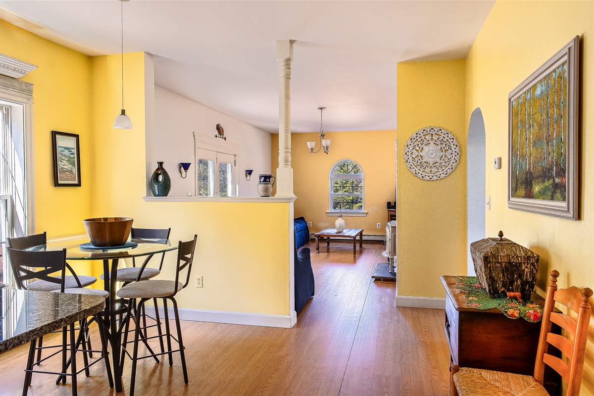 The clever, open layout of Seven Peaks Ridge allows for seamless transitions between the kitchen, breakfast nook, and living room. This spacious design is perfect for families staying connected during their Acadia National Park getaway.