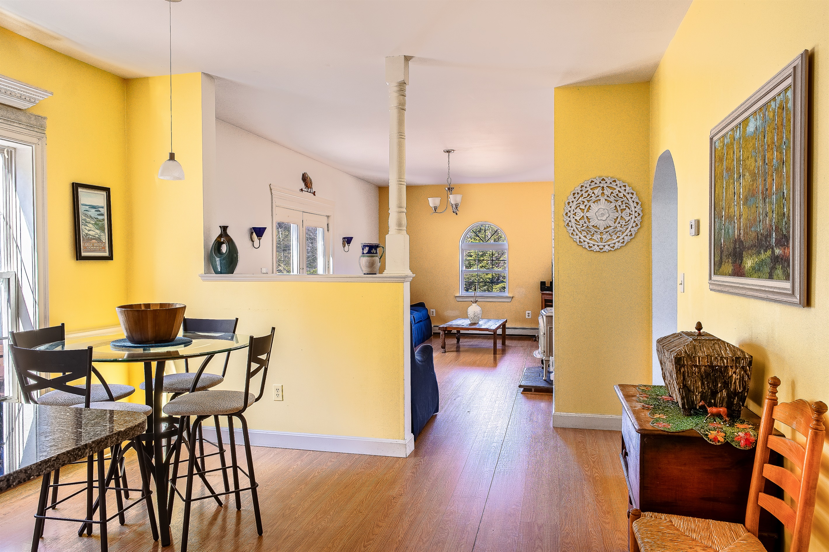 The clever, open layout of Seven Peaks Ridge allows for seamless transitions between the kitchen, breakfast nook, and living room. This spacious design is perfect for families staying connected during their Acadia National Park getaway.