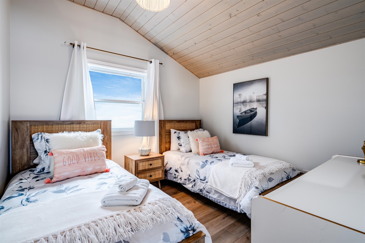 2 Single bed Bedroom