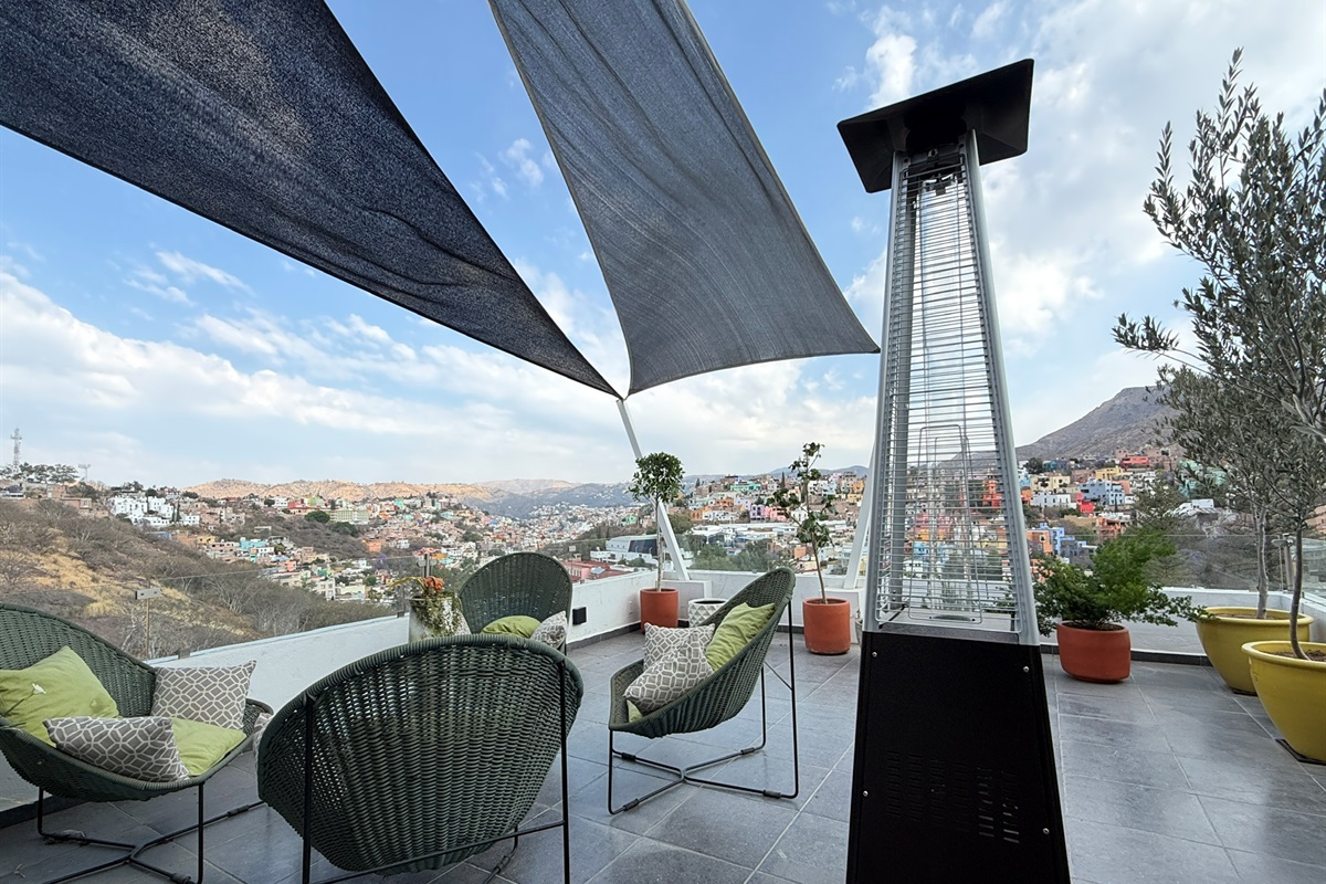 Top Floor Terrace w/ City and Mountain Views