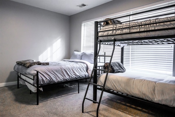 ND Luxury Townhome 8 min to ND Stadium!, photo 4