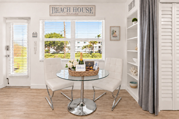 Inviting dining area connected to the kitchen, ideal for relaxed meals and easy everyday living.