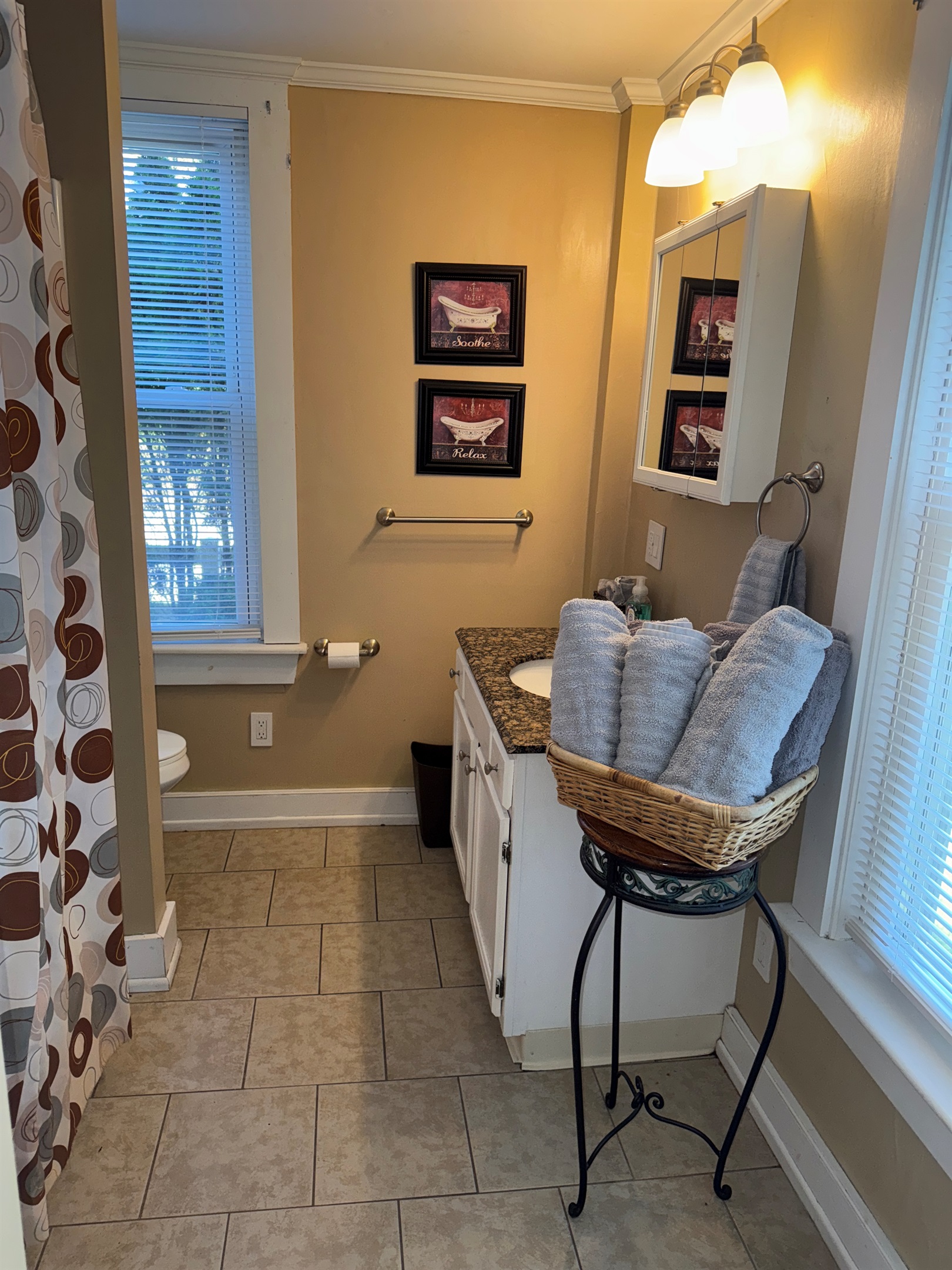1st floor bathroom #2 with tub/shower