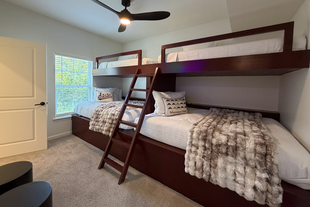 Maroon and Oak 1878 — vacation rental by Stay'ca, photo 3