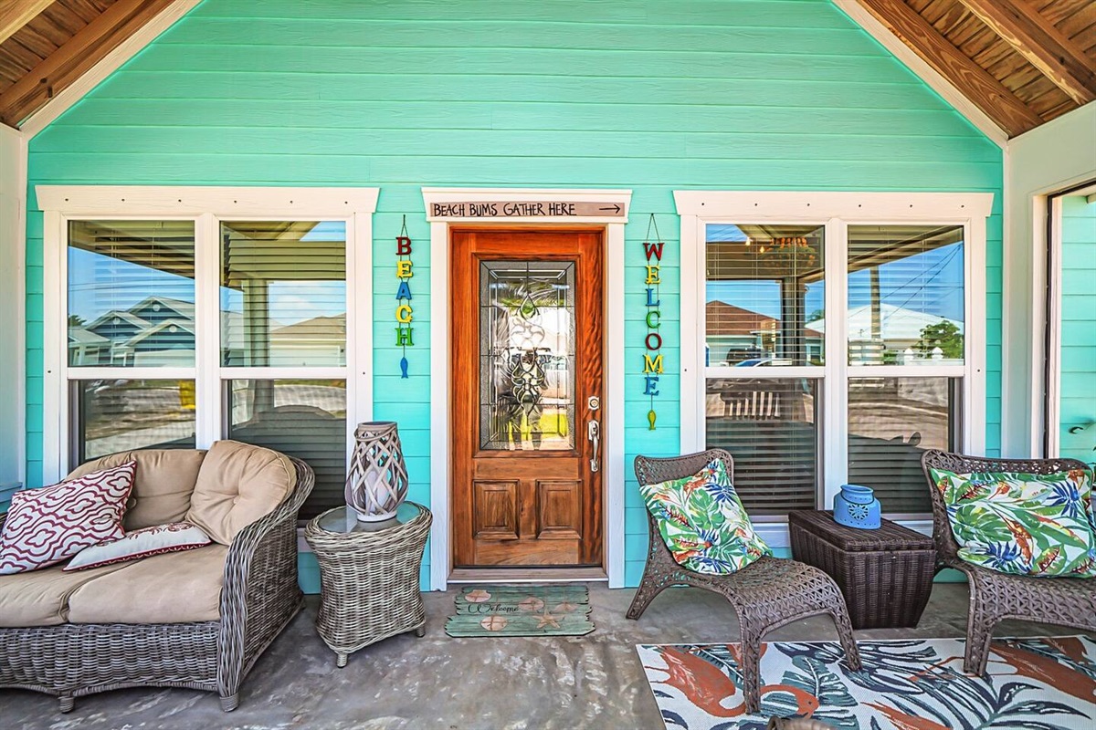 Welcome to The Curvy Palm beach house