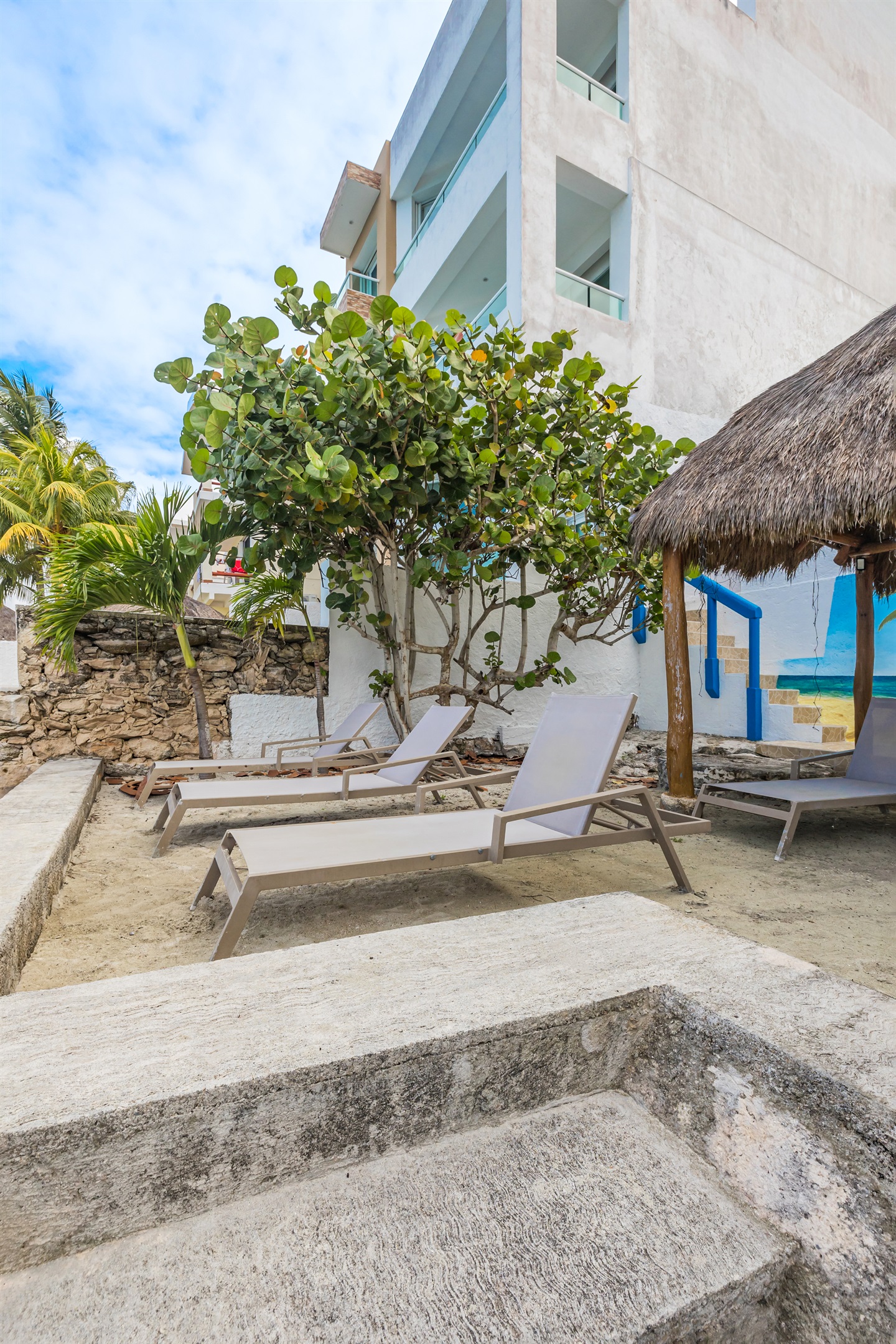 Fully Equipped Beach shared with Bungalows