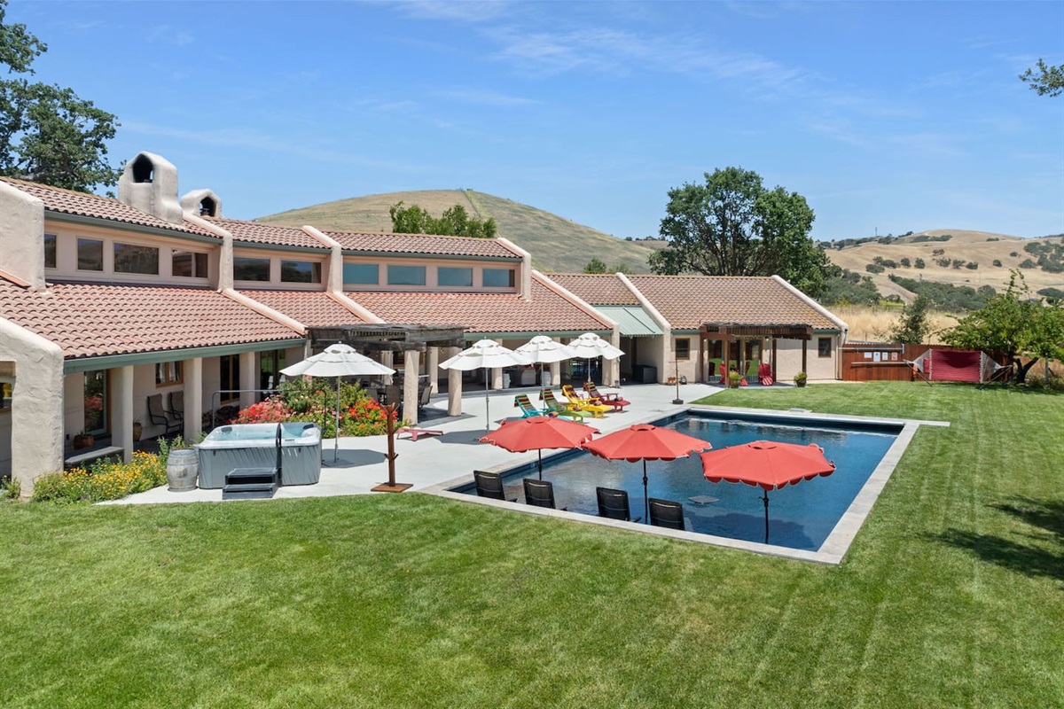 Baja deck for lounging in the pool