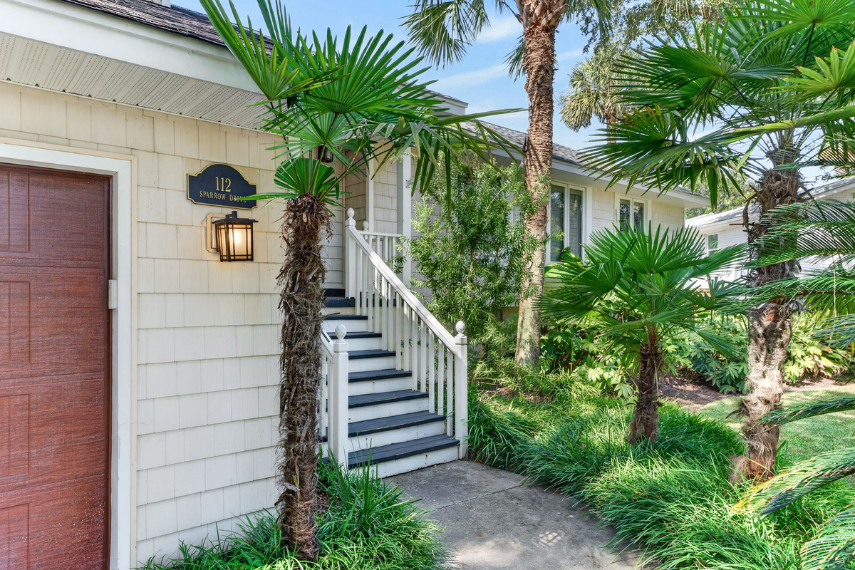 Front entryway | IOP Poolside Paradise | 112 Sparrow Drive | Isle of Palms, SC | IOP Escapes