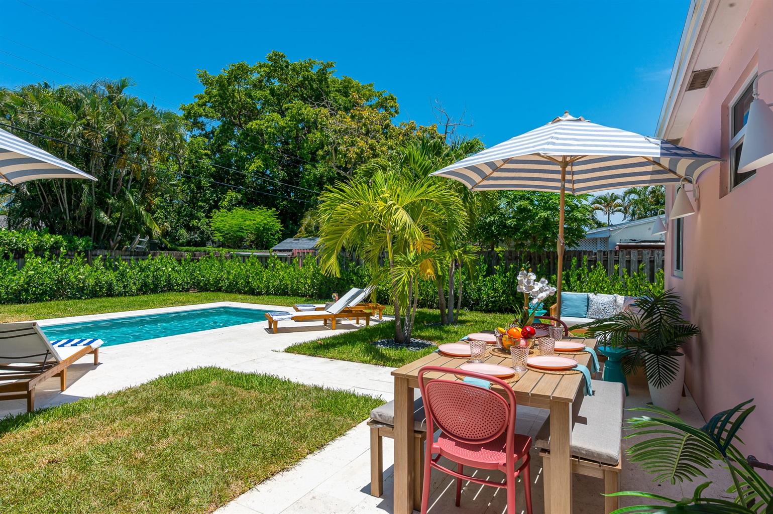Your private tropical oasis awaits. Lounge poolside, dine al fresco under the palms, and soak up the Palm Beach sun in complete style and seclusion at The Coral Cabana.