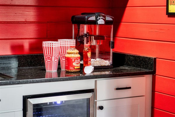 Movie night gets an upgrade! fresh popcorn and cozy cabin vibes ready for the perfect evening after a fun day.